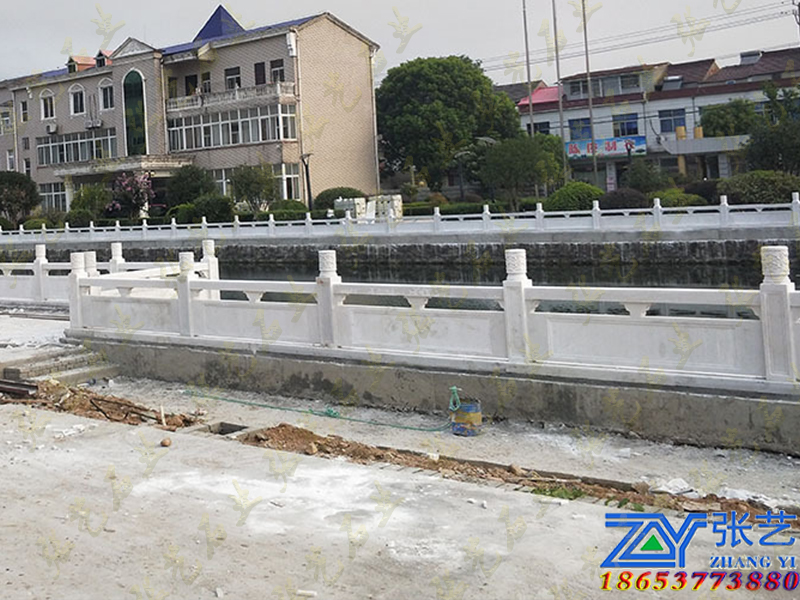 河岸石栏杆安装图片
